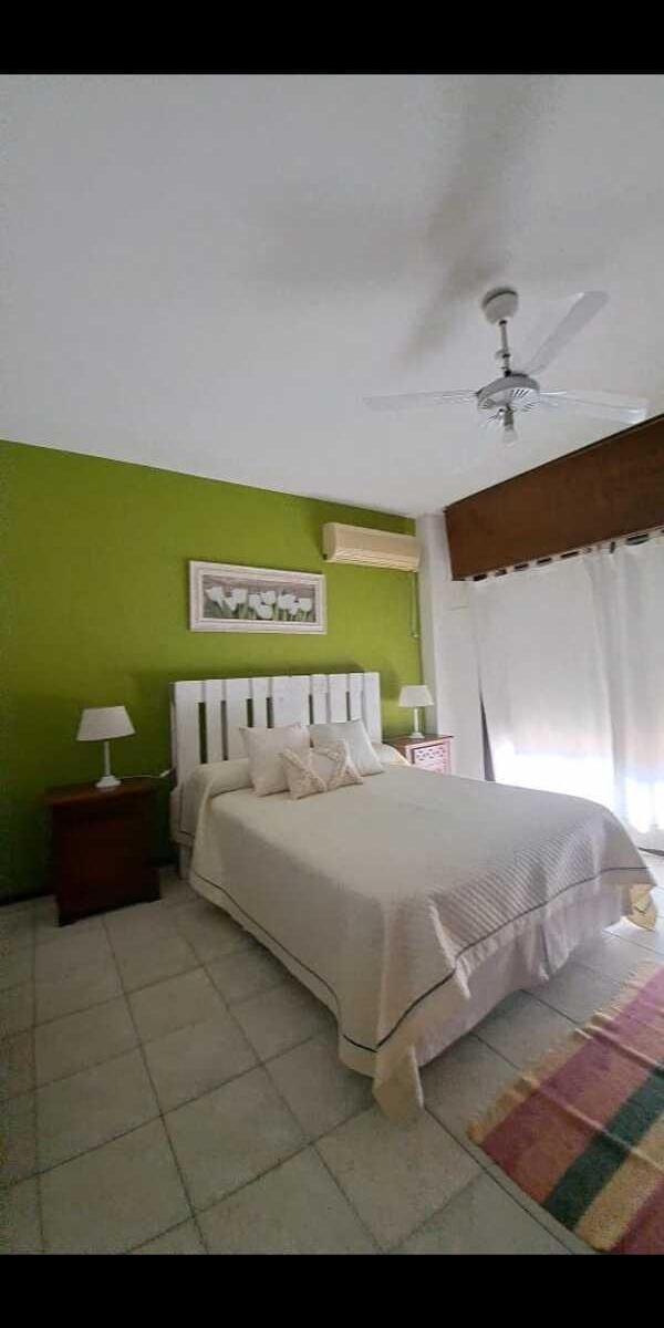 Casa Centrica en Excelente Estado con Local Comercial. 3
