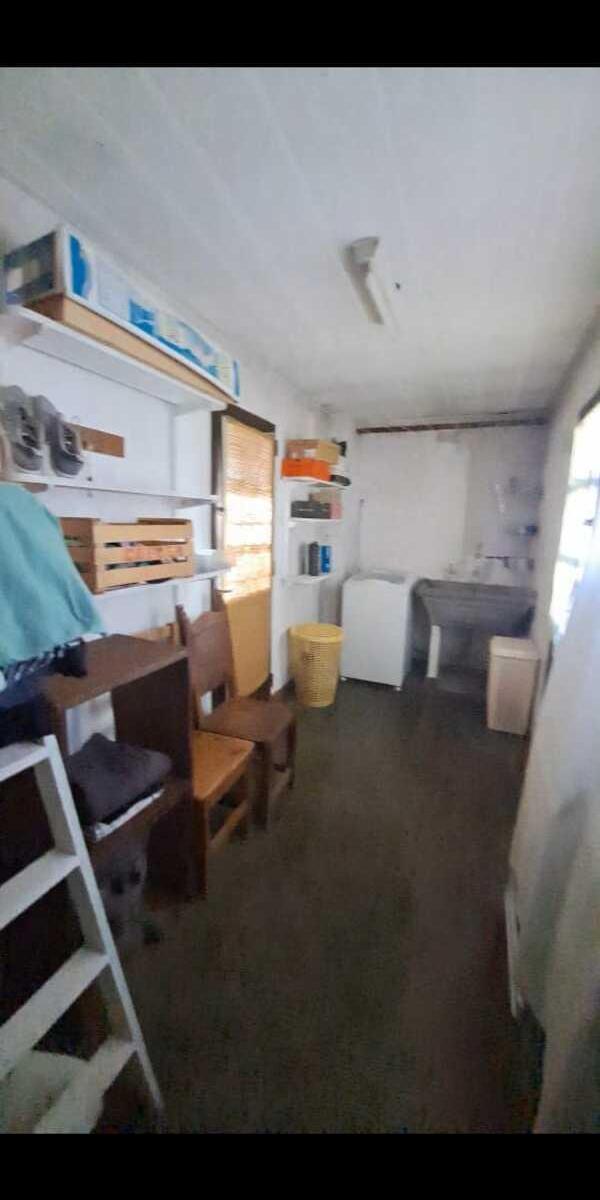 Casa Centrica en Excelente Estado con Local Comercial. 2