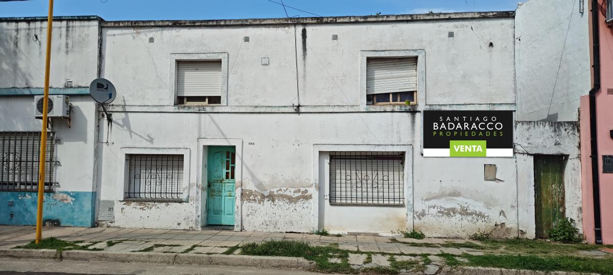 Casa Semi - Centrica a Refaccionar o Demoler en Gran Terreno en Gualeguaychú. 1