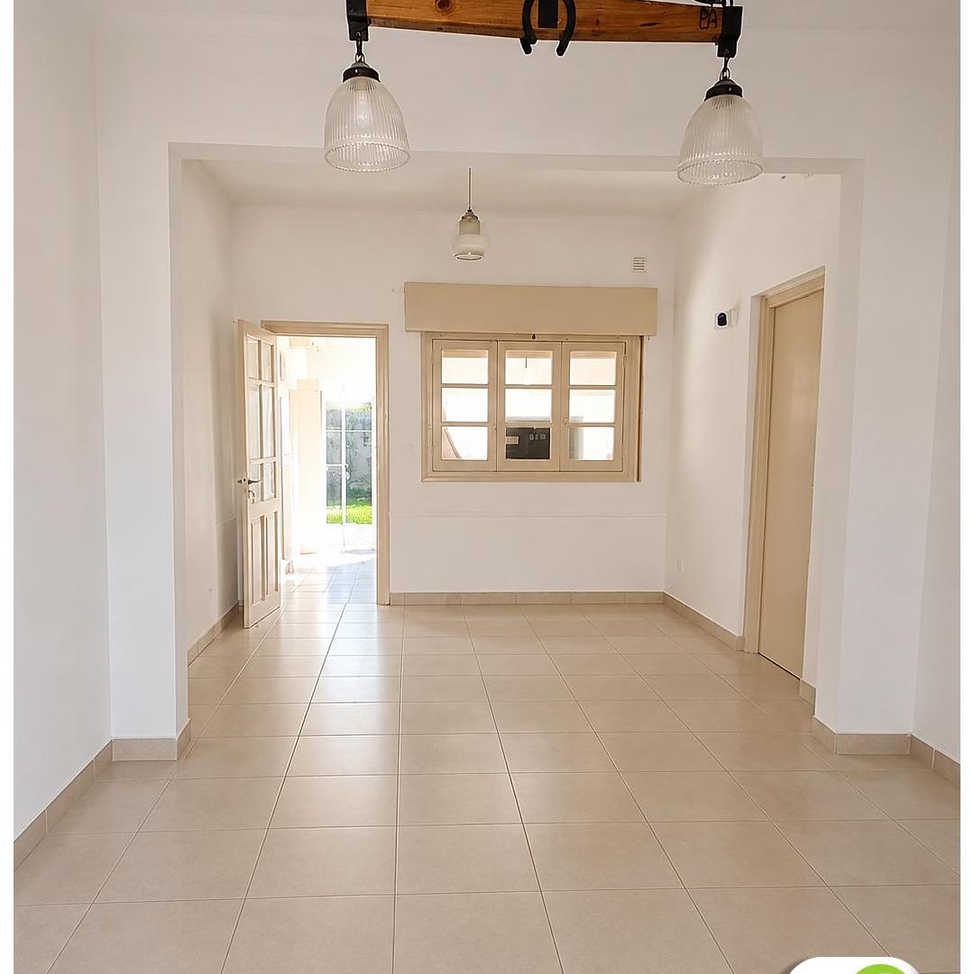 Foto de Casa semi céntrica, Con Garaje Y Jardín. Gualeguaychú. Concordia y, imagen 3