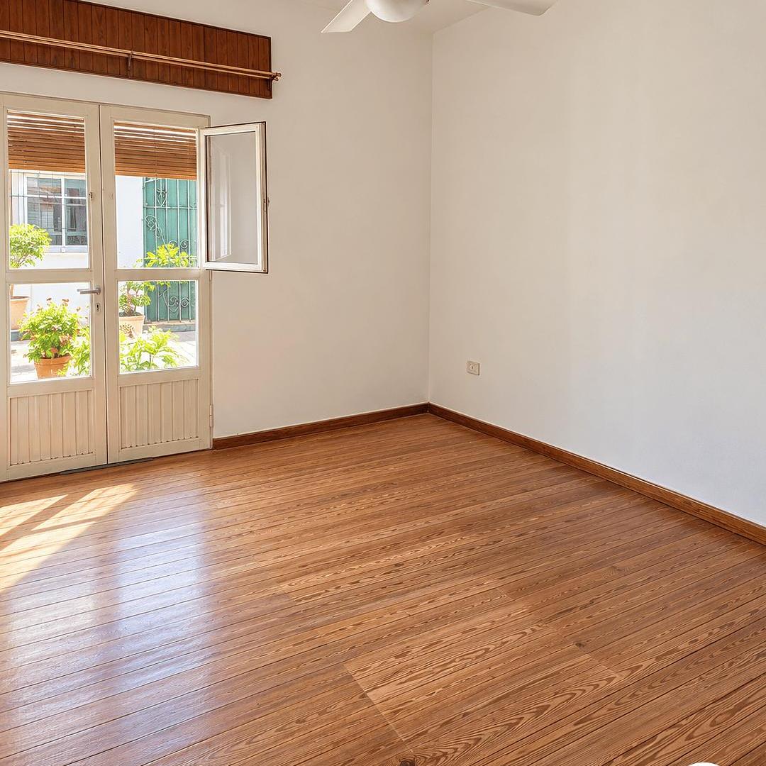Foto de Alquiler. Casa céntrica con 3 dormitorios, garaje y patio., imagen 2