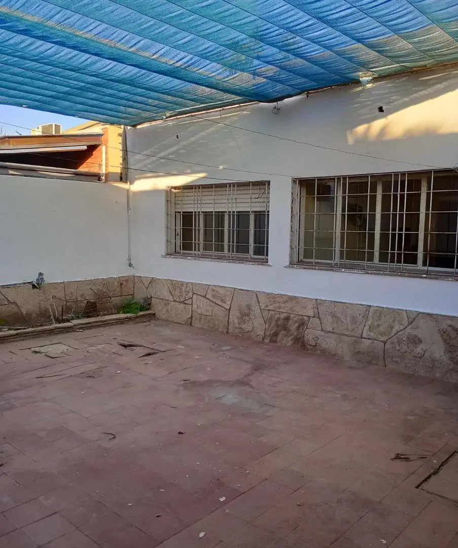 Venta casa 3 dorm. 2 baños. Con garage. Patio. Yapeyú 3