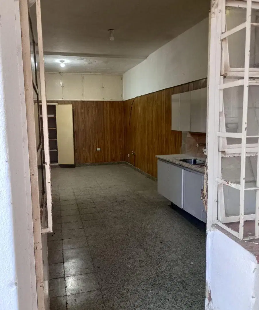 Venta casa 3 dorm. 2 baños. Con garage. Patio. Yapeyú 4