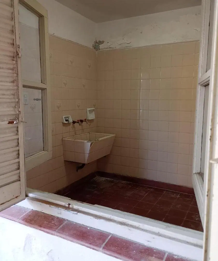 Venta casa 3 dorm. 2 baños. Con garage. Patio. Yapeyú 5
