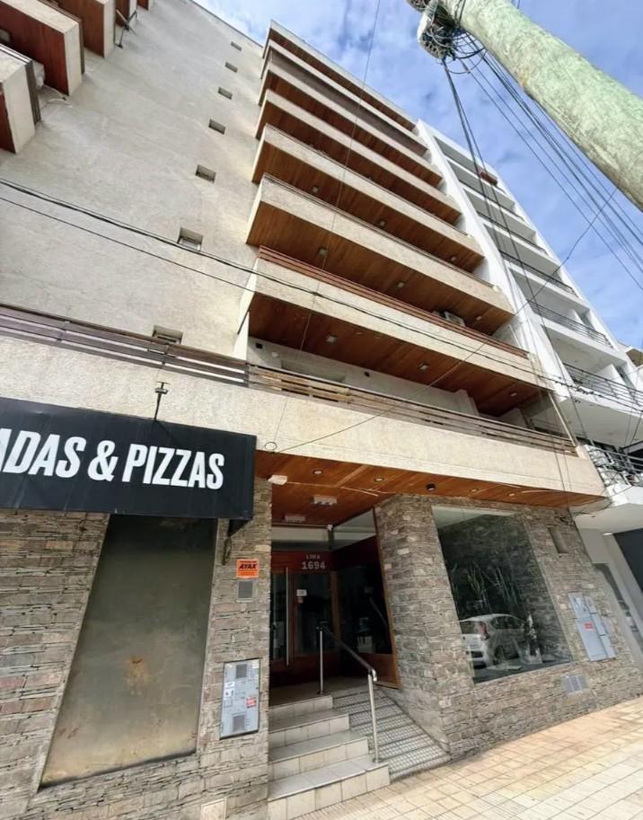 Foto de Venta Departamento en barrio General Paz. 3 dorm. 2 baños. Impecable, imagen 1