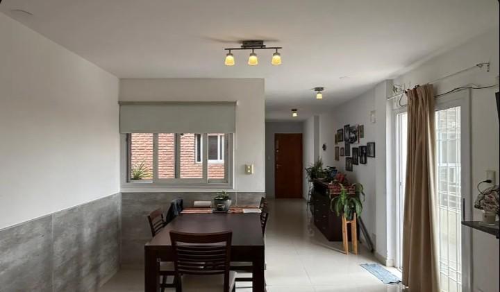 Foto de Venta Departamento en barrio General Paz. 3 dorm. 2 baños. Impecable, imagen 3