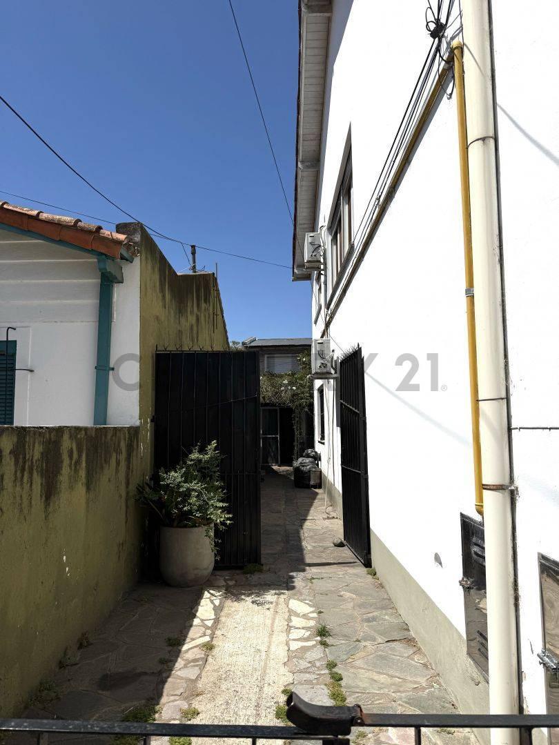 Venta de Casa de 6 Ambientes 4 Dorm., Tigre Centro 2 Casas 5