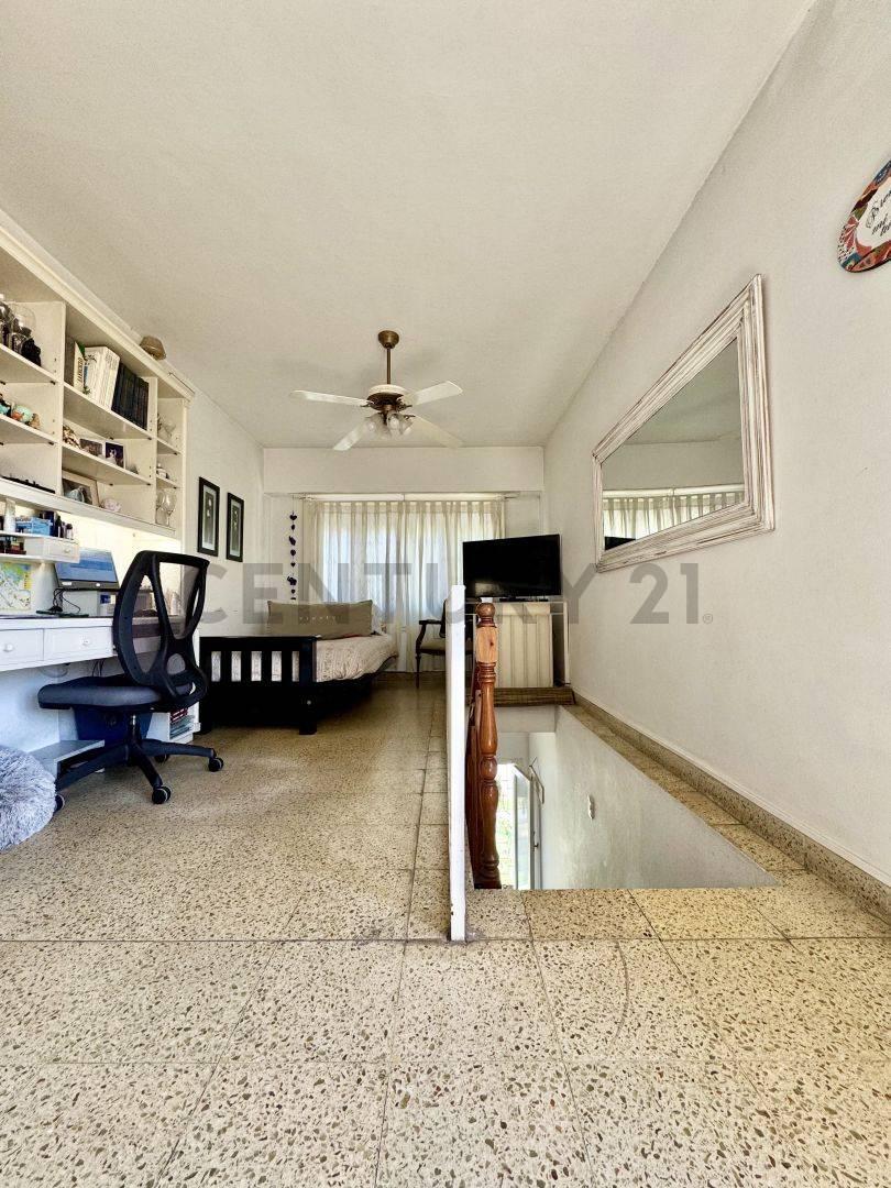 Venta de Casa de 6 Ambientes 4 Dorm., Tigre Centro 2 Casas 3