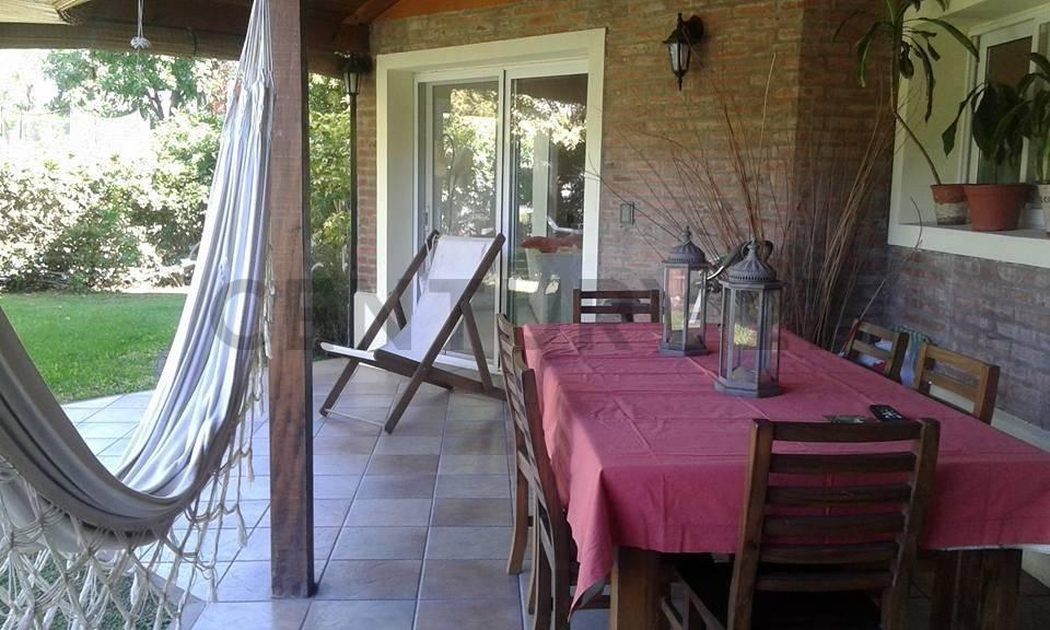 Venta Casa 3 dormitorios con pileta y jardín en Barrio Barrancas de San José, General Pacheco, Corre