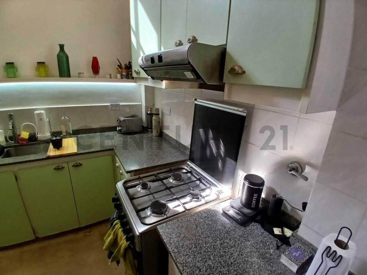 Foto de PH 4 ambientes reciclado – 112 m² totales aprox. – terraza y parrilla, imagen 3