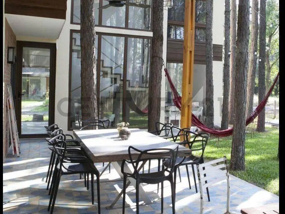 Casa 4 ambientes, gran parque y pileta 872m2 total. 3