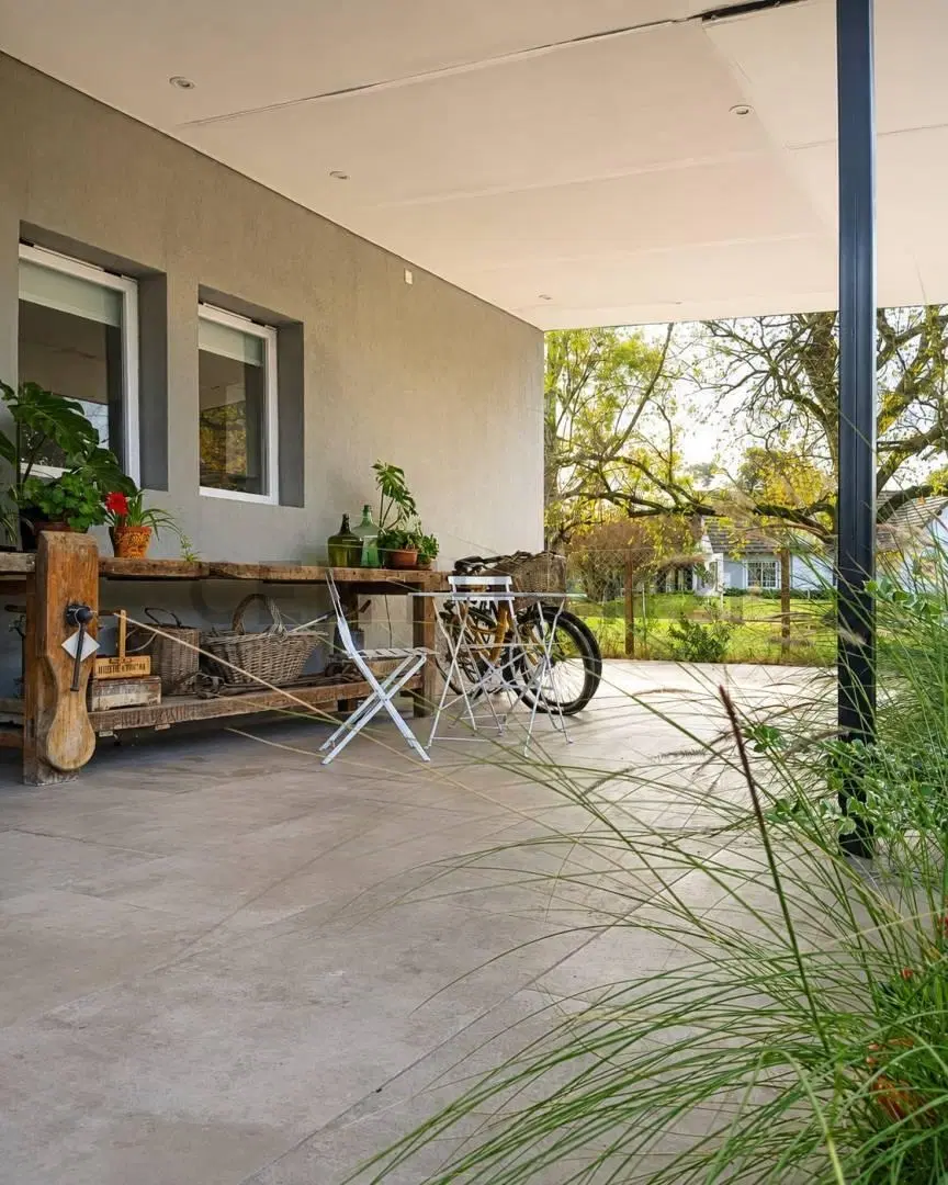 Oportunidad en Barrio Monet: casa de una planta con gran lote, jardín, pileta y galerías 2