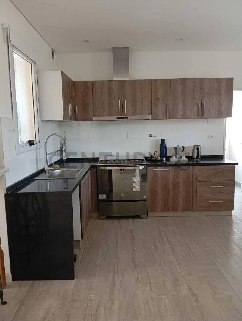 Oportunidad en Barrio Monet: casa de una planta con gran lote, jardín, pileta y galerías 4