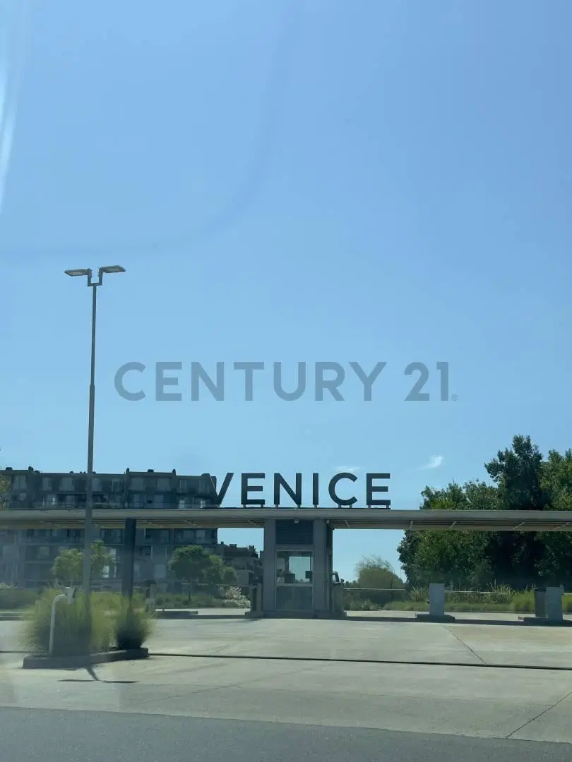 Departamento 2 ambientes con cochera y amenities en Venice 2