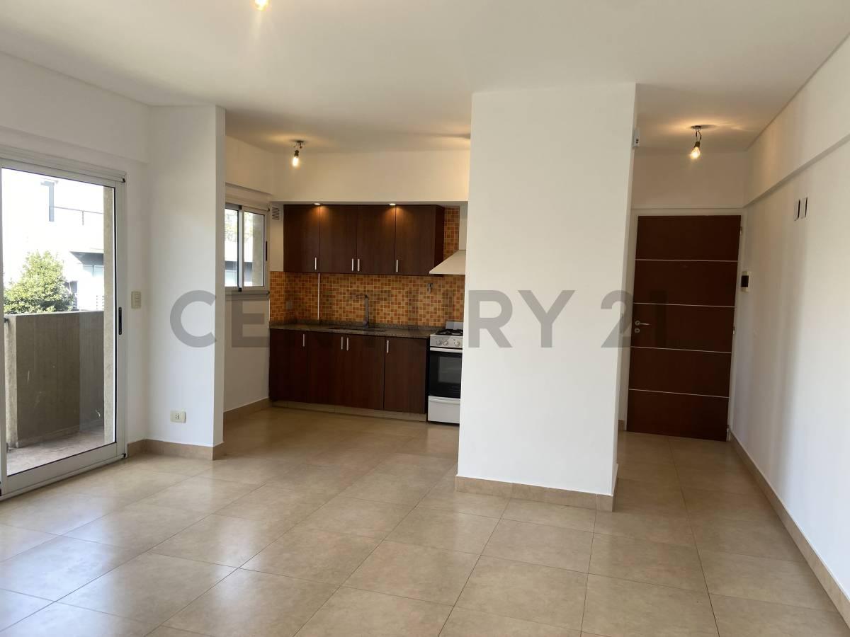 Foto de Departamento 2 Ambientes Luminoso con Cochera cubierta – piso 2 en San, imagen 1