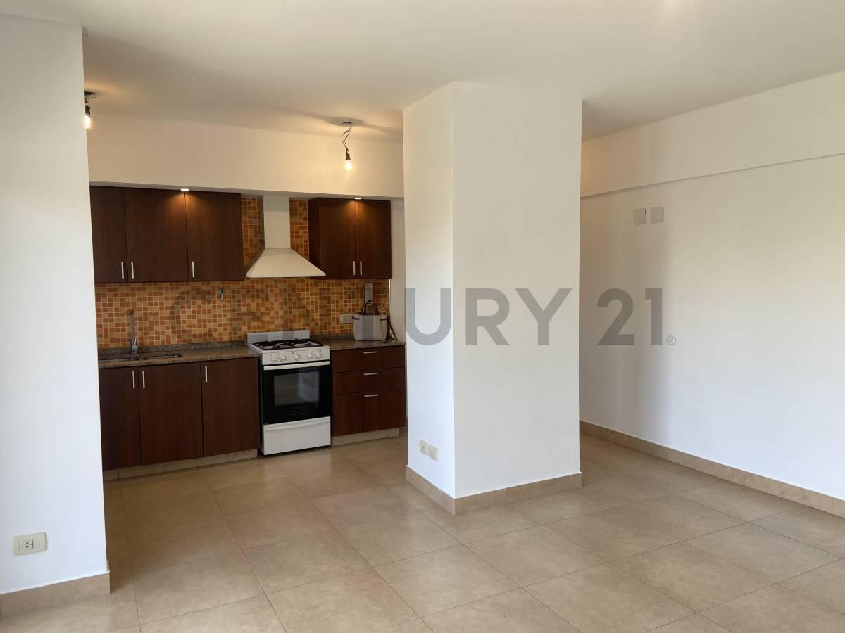 Foto de Departamento 2 Ambientes Luminoso con Cochera cubierta – piso 2 en San, imagen 2