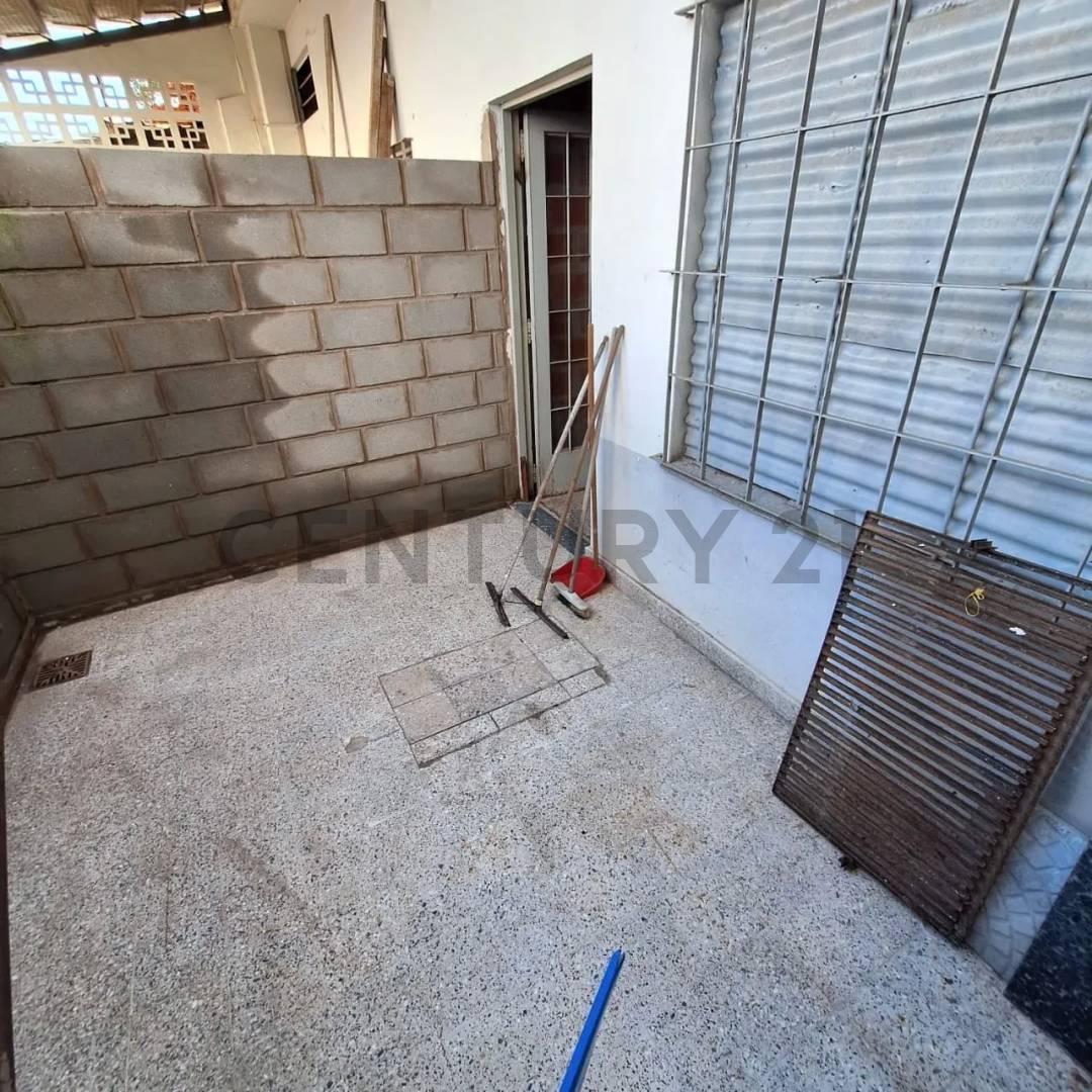 Foto de Venta Casa PH Oficina y Galpón 5 amb en Villa Lynch San Martín, imagen 2