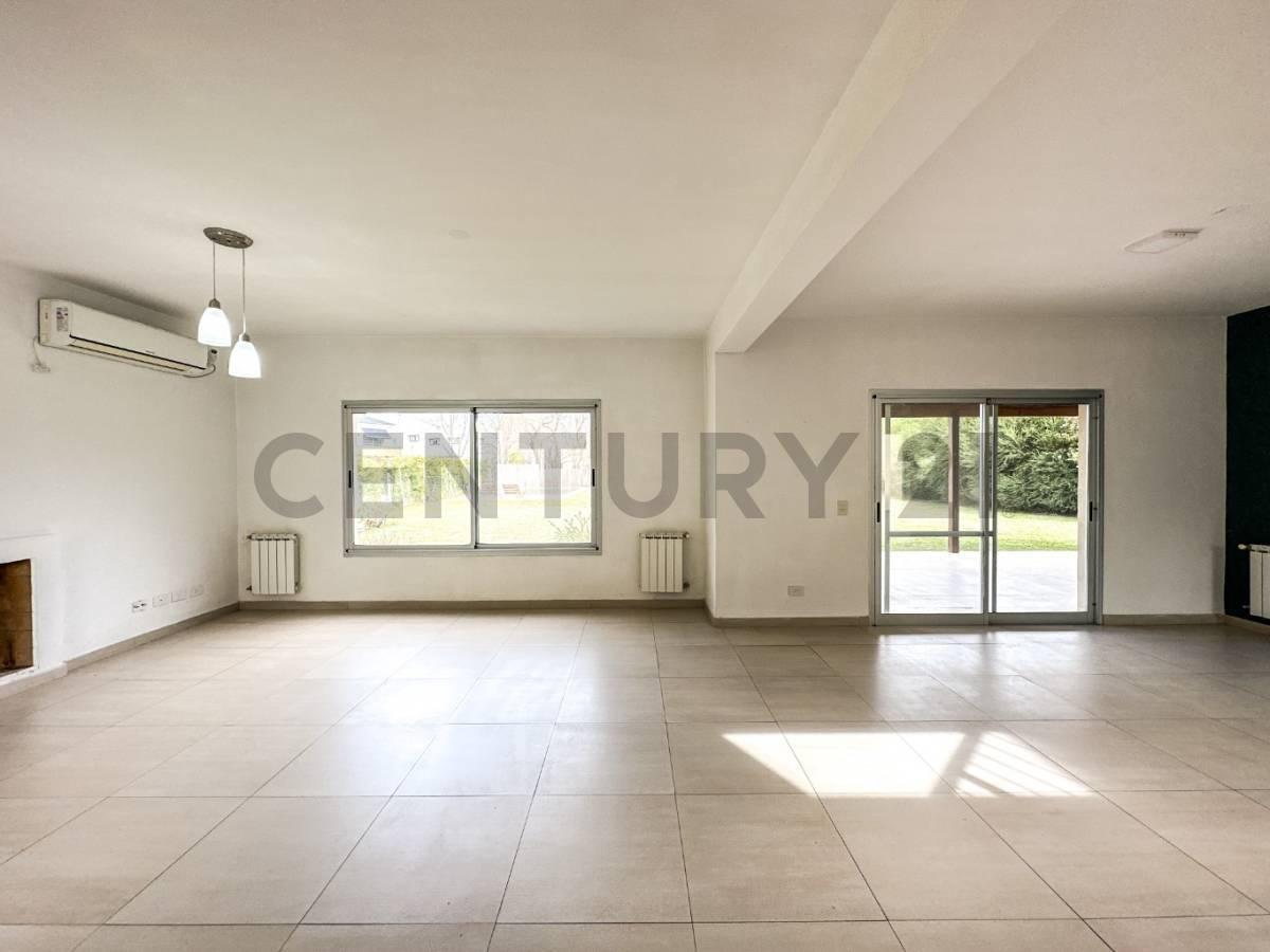 Foto de Casa de 3 dormitorios en venta en Barrio Santa Catalina, imagen 2