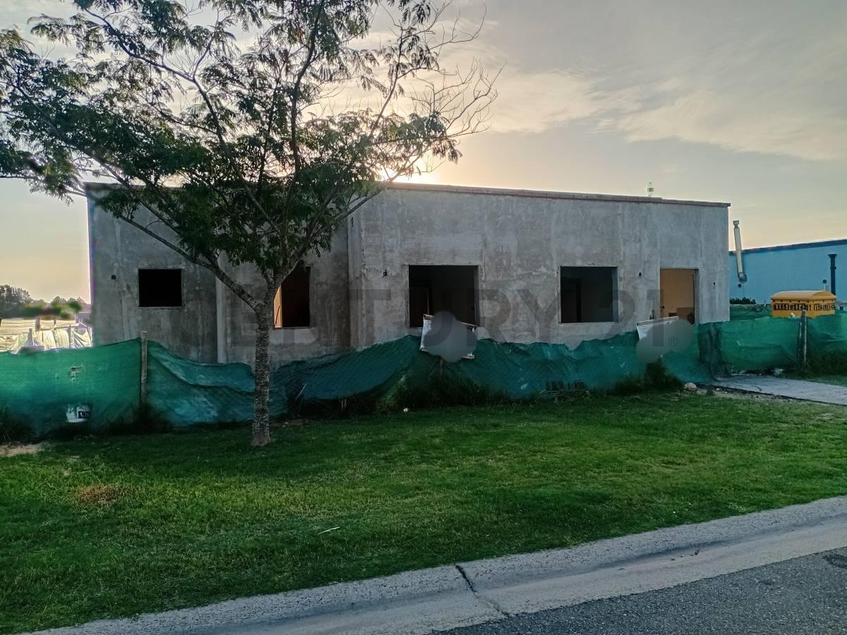Foto de Casa en venta de 5 ambientes a la laguna en una planta en Barrio San, imagen 4