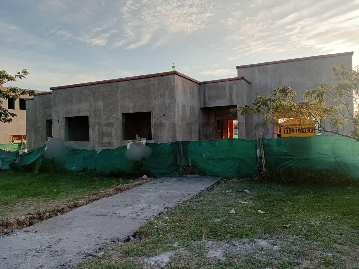 Foto de Casa en venta de 5 ambientes a la laguna en una planta en Barrio San, imagen 5