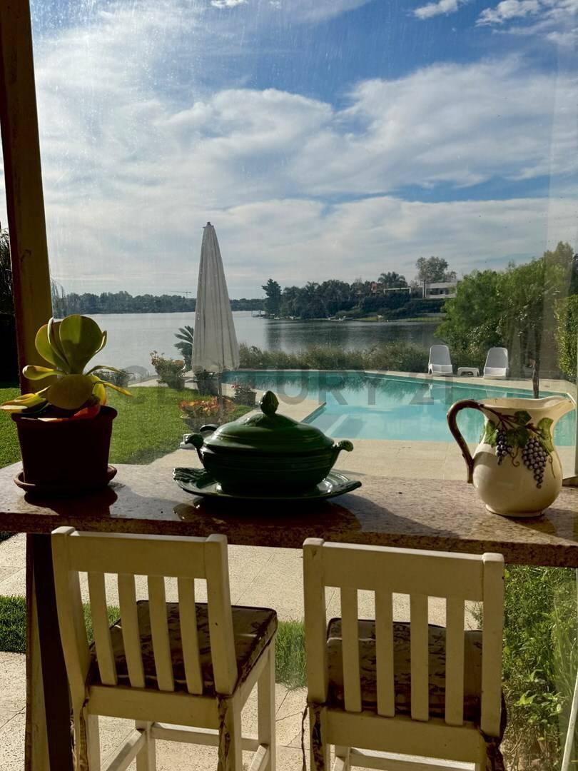 Foto de Casa con 6 dormitorios en Venta con Lote a la Laguna Central Barrio, imagen 4