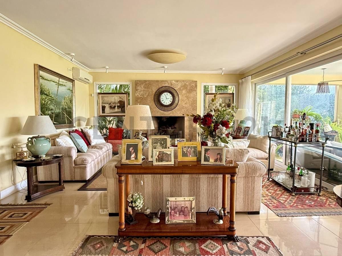 Foto de Casa con 6 dormitorios en Venta con Lote a la Laguna Central Barrio, imagen 2