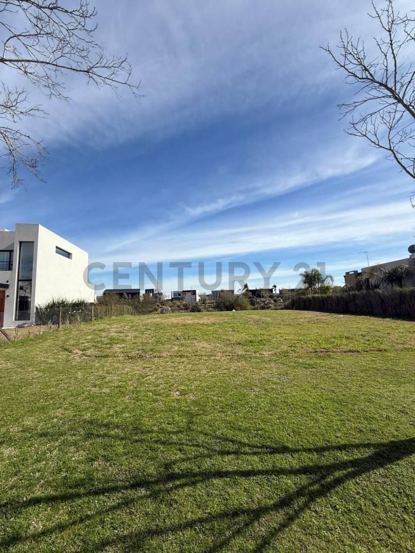 Foto de Lote en venta a la laguna en barrio Marinas, Puertos del Lago, imagen 2