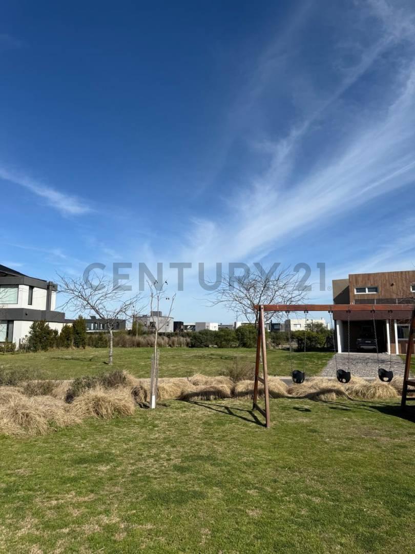 Foto de Lote en venta a la laguna en barrio Marinas, Puertos del Lago, imagen 2