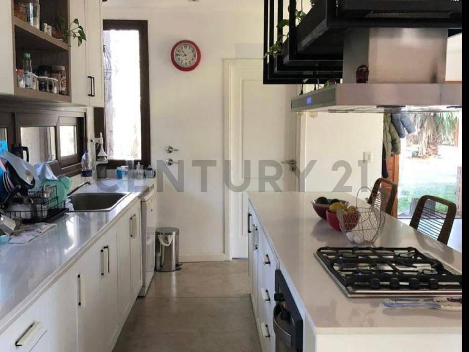 Foto de Casa 4 ambientes con jardín y pileta en PILAR, imagen 4