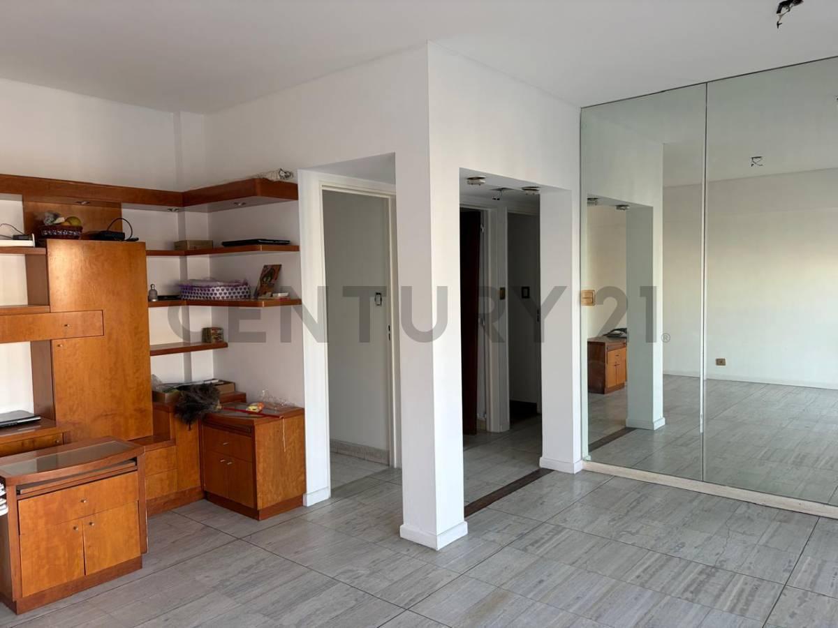 Foto de Alquiler depto 3 ambientes + dependencia + balcón terraza con parrilla, imagen 3