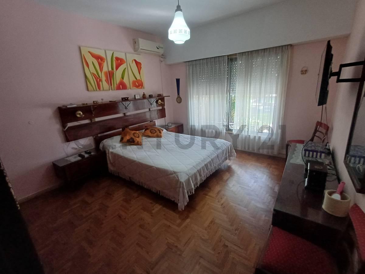 Foto de Casa 5 Ambientes con jardin y pileta+ Departamento 3 ambientes - Todo, imagen 2
