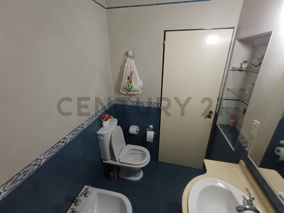 Foto de Casa 5 Ambientes con jardin y pileta+ Departamento 3 ambientes - Todo, imagen 3