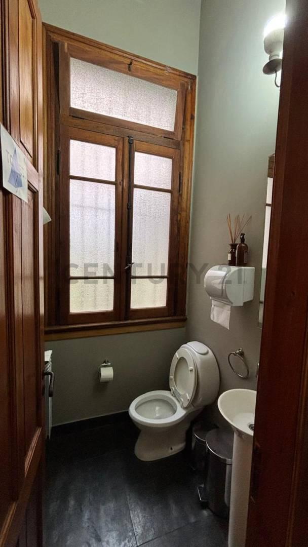 Foto de Venta Casa 8 ambientes con jardín y pileta en Vicente Lopez, imagen 2