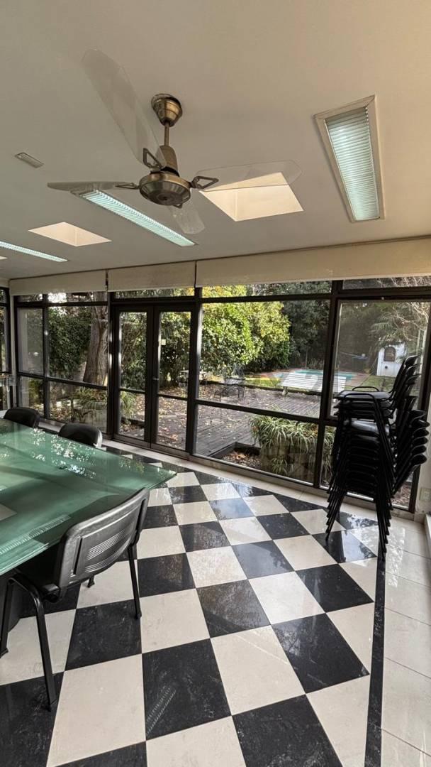 Foto de Venta Casa 8 ambientes con jardín y pileta en Vicente Lopez, imagen 3