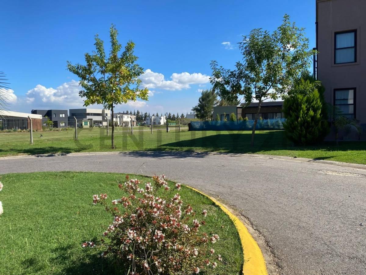 Foto de Lote en venta en Vila Marina 1 con amarra propia, imagen 1