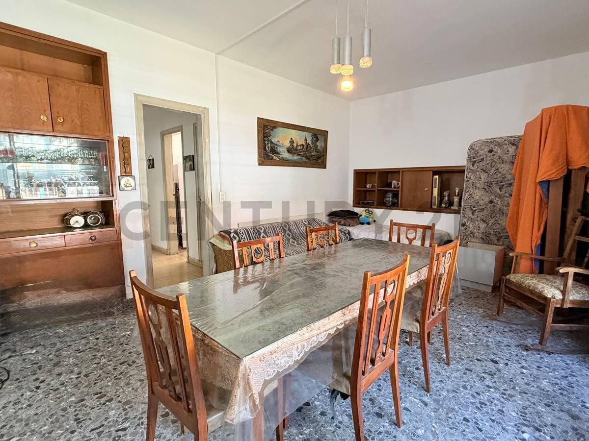 Foto de Casa 4 Ambientes a Modernizar con Patio y Cochera – Olivos, imagen 2