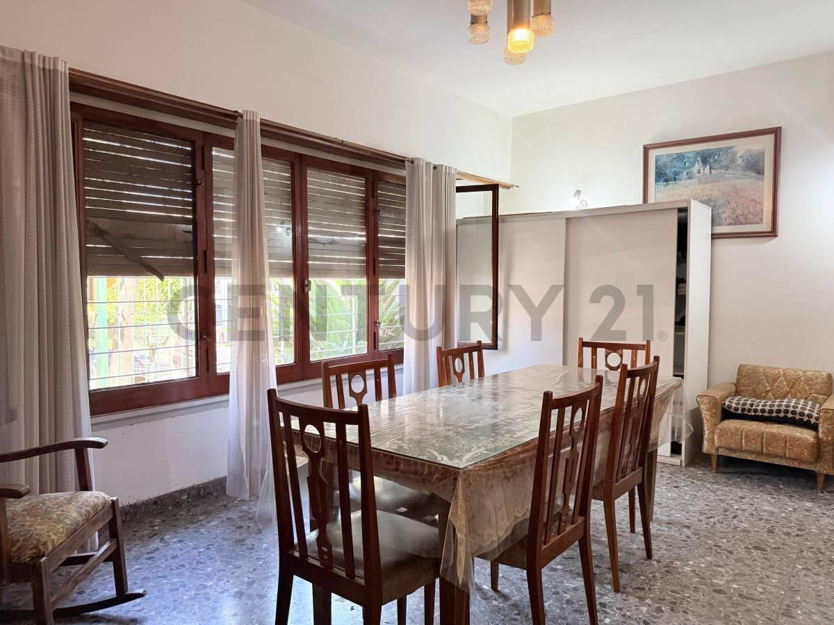 Foto de Casa 4 Ambientes a Modernizar con Patio y Cochera – Olivos, imagen 1
