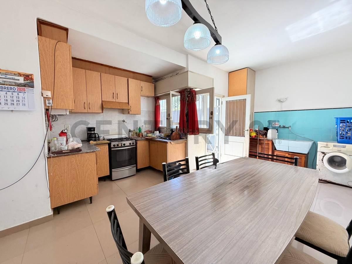 Foto de Casa 4 Ambientes a Modernizar con Patio y Cochera – Olivos, imagen 3