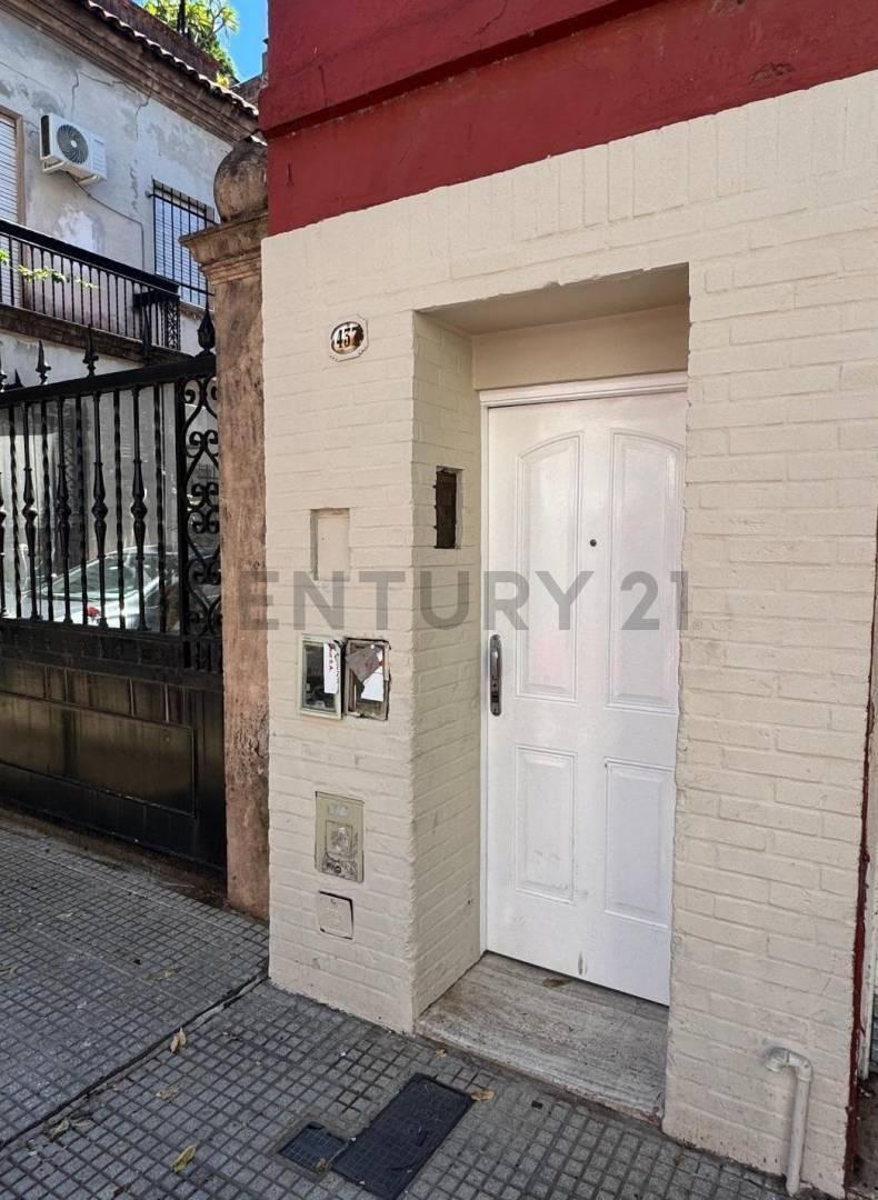 Foto de PH 4 ambientes reciclado – 112 m² totales aprox. – terraza y parrilla, imagen 2
