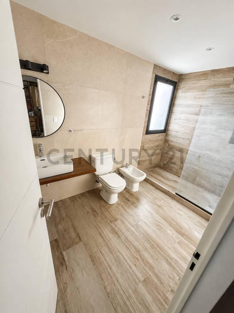 Foto de Casa moderna en San Sebastián: diseño, amplitud y naturaleza en un lote, imagen 5