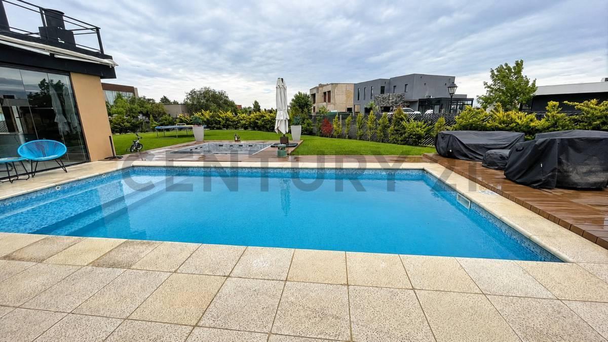 Foto de Casa moderna en San Sebastián: diseño, amplitud y naturaleza en un lote, imagen 3