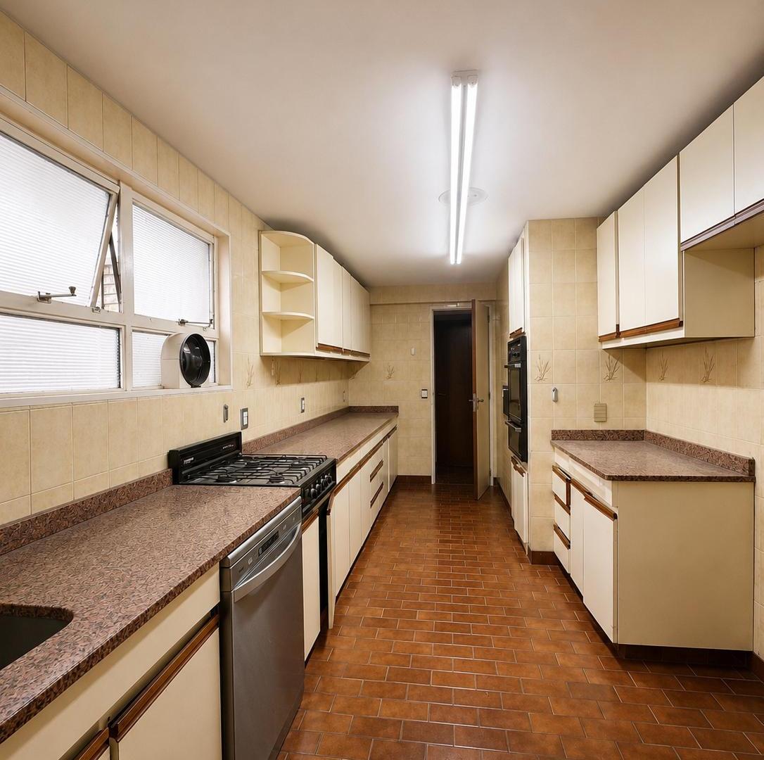 Foto de Piso 5 ambientes, con dependencia y dos cocheras, imagen 5