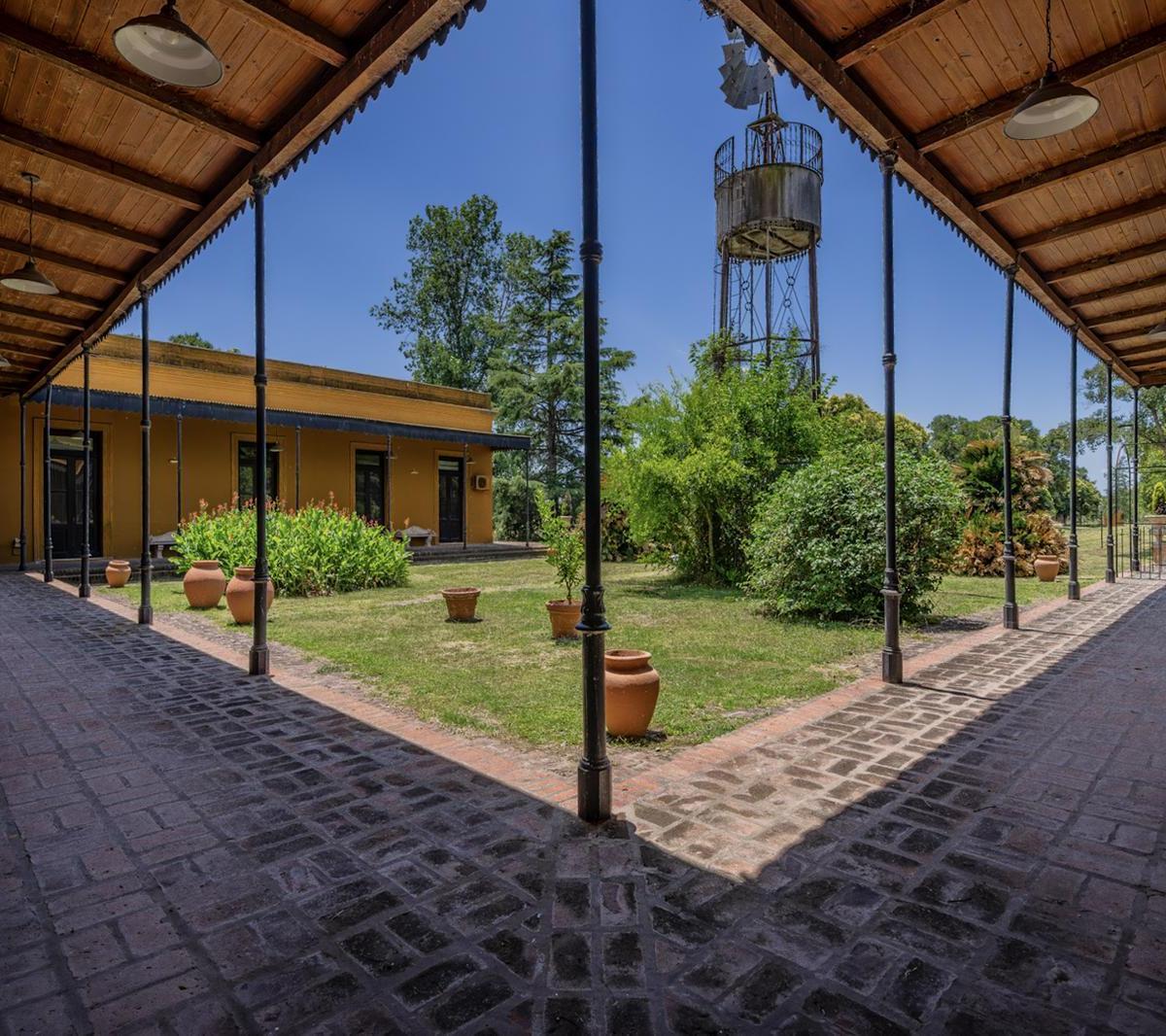 Hotel Boutique Restaurante de Campo en Venta en Villa Ruiz 4
