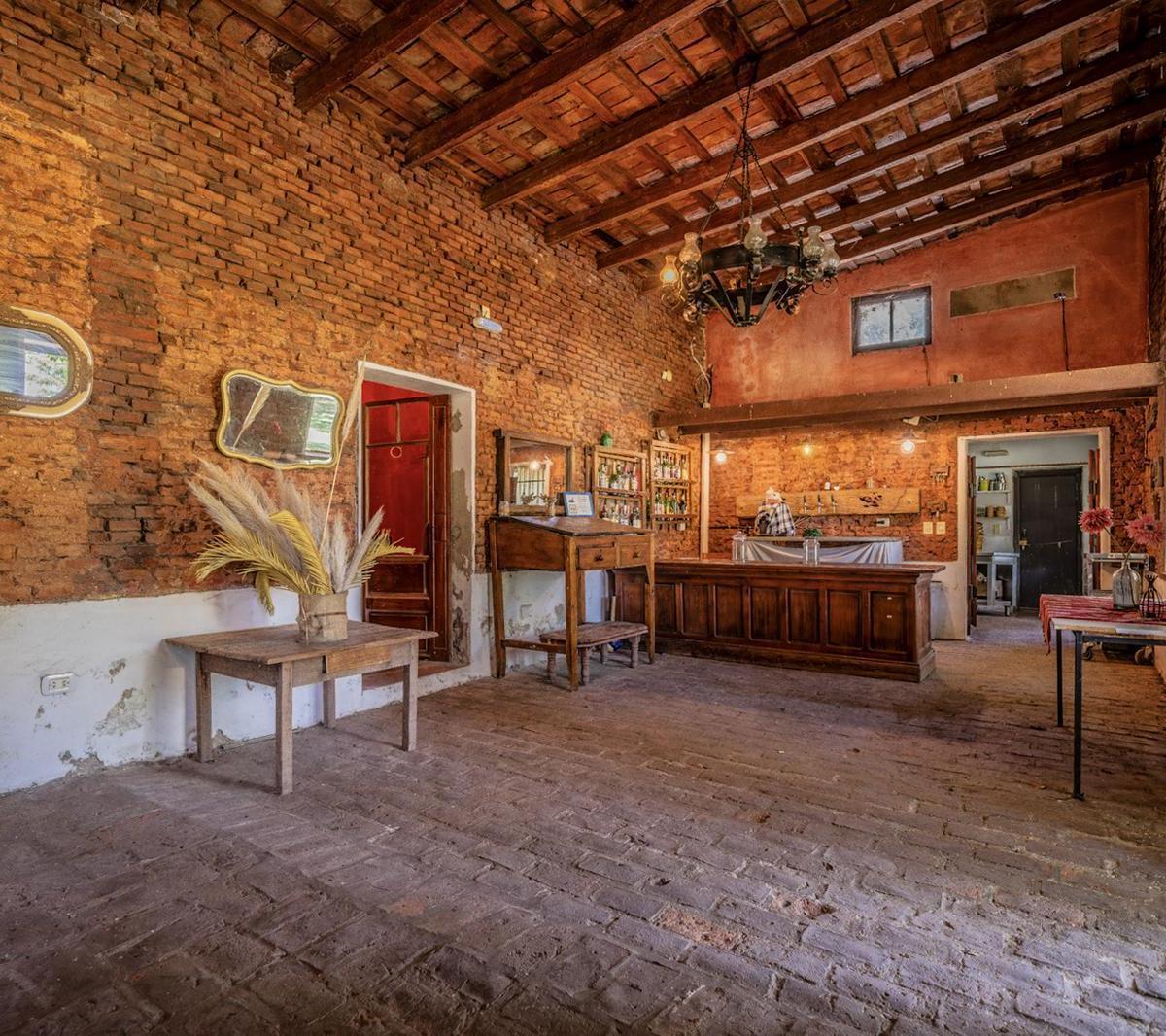 Hotel Boutique Restaurante de Campo en Venta en Villa Ruiz 1