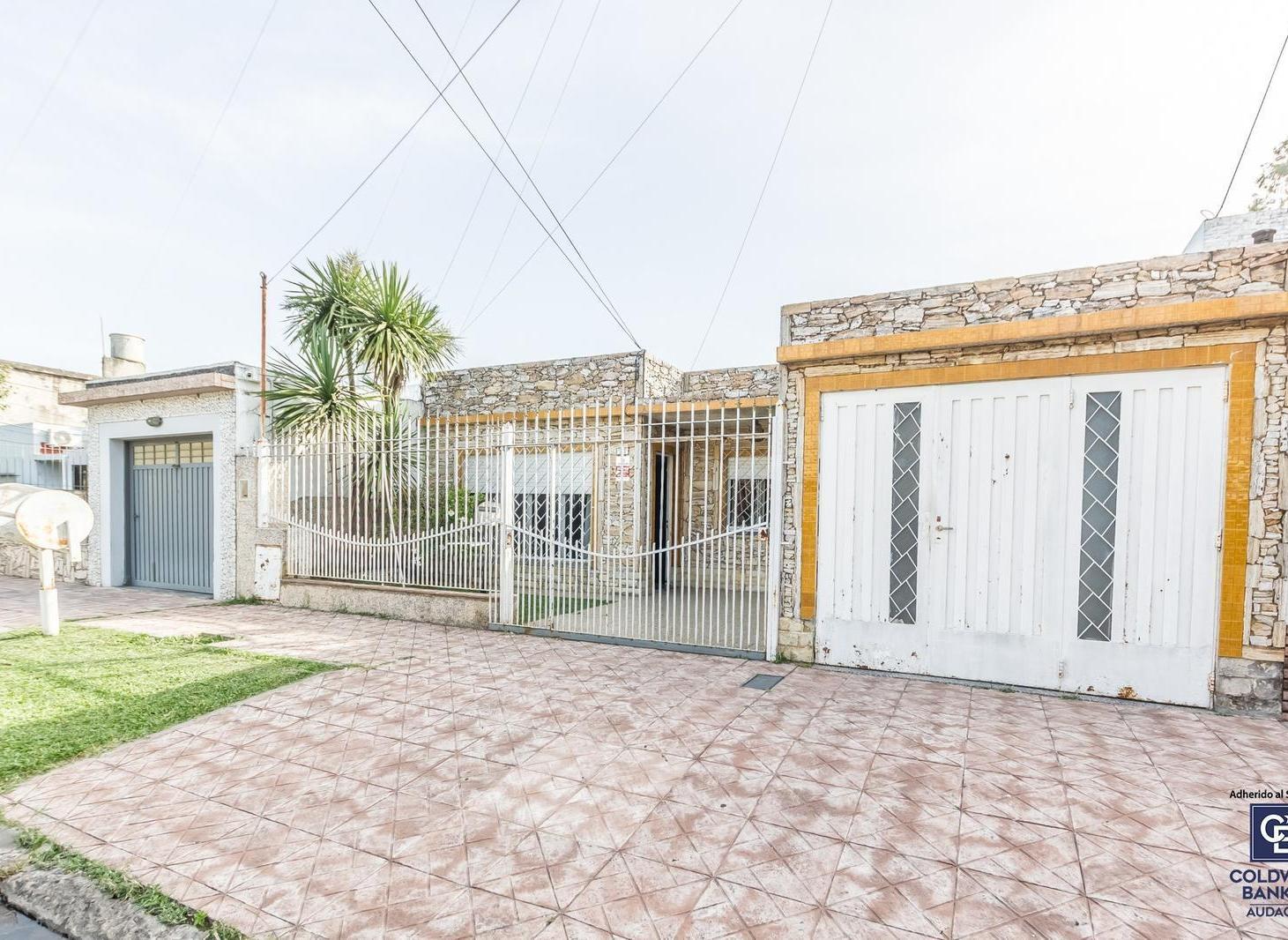 Casa 4 ambientes en Venta en Villa Luzuriaga