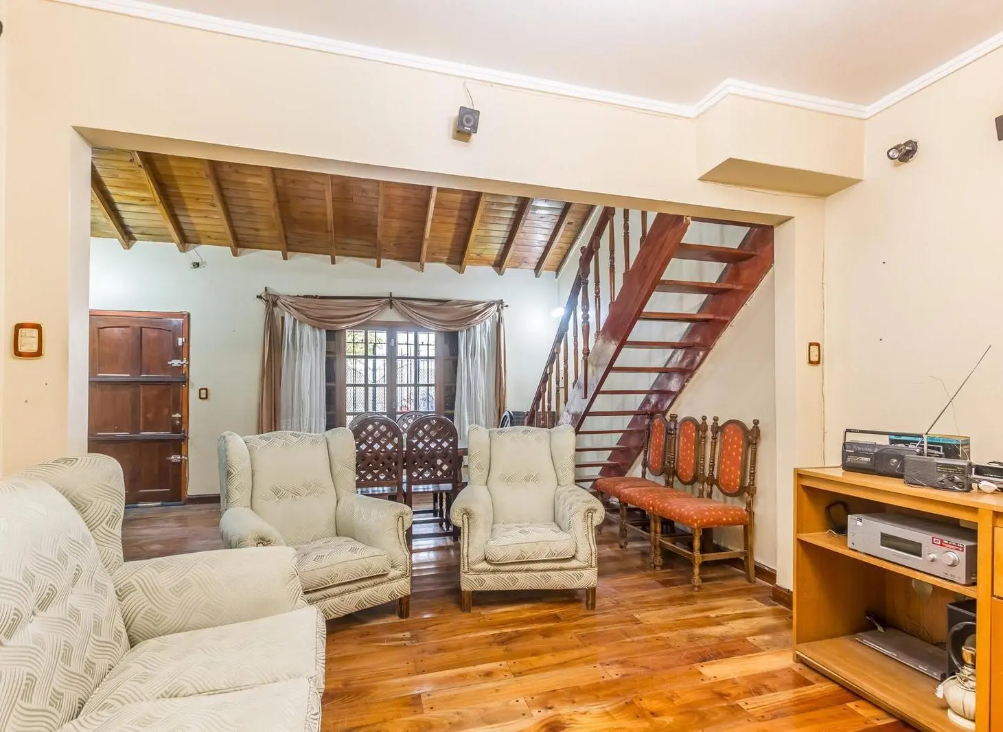 VENTA CASA 5 AMBIENTES EN CASTELAR 4