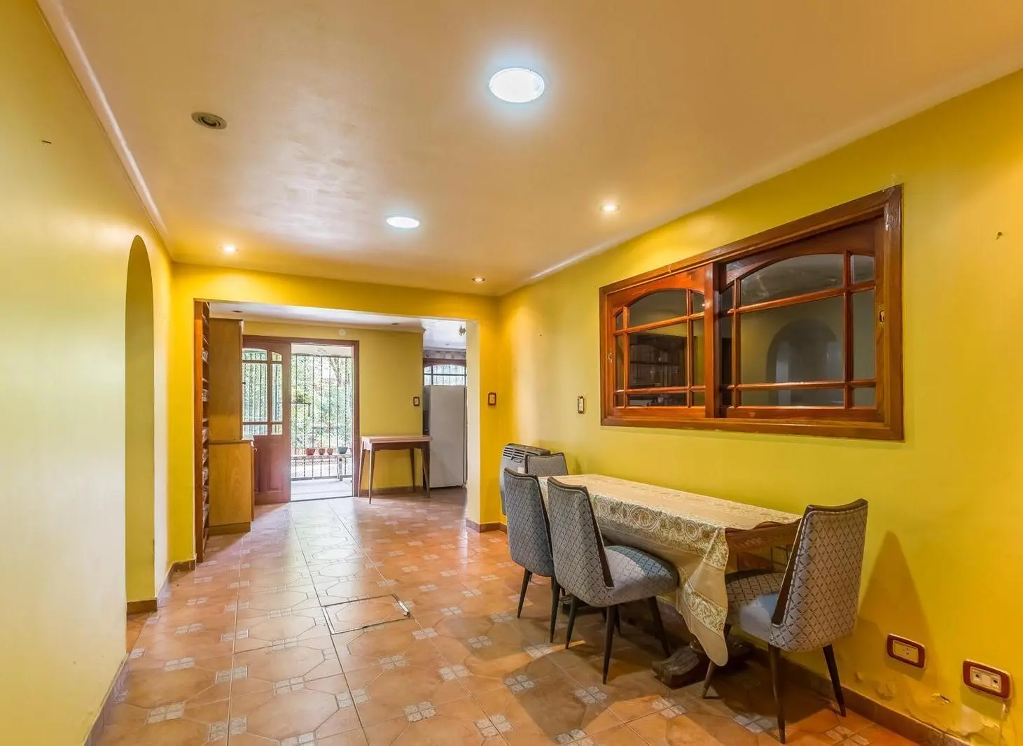 VENTA CASA 5 AMBIENTES EN CASTELAR 3