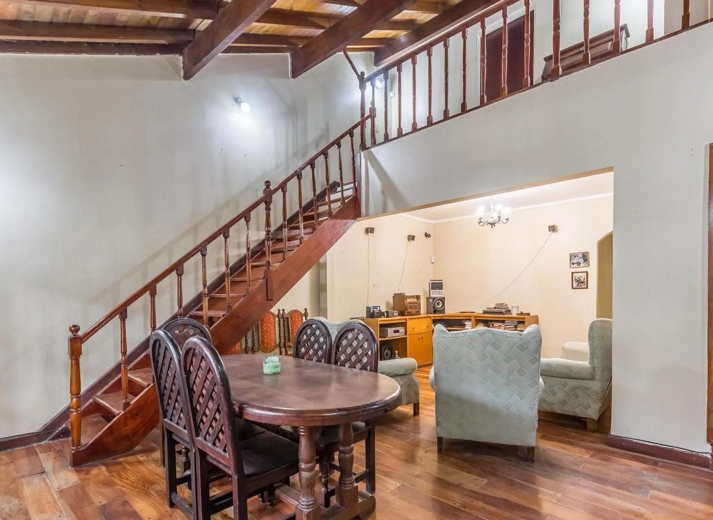 VENTA CASA 5 AMBIENTES EN CASTELAR 2