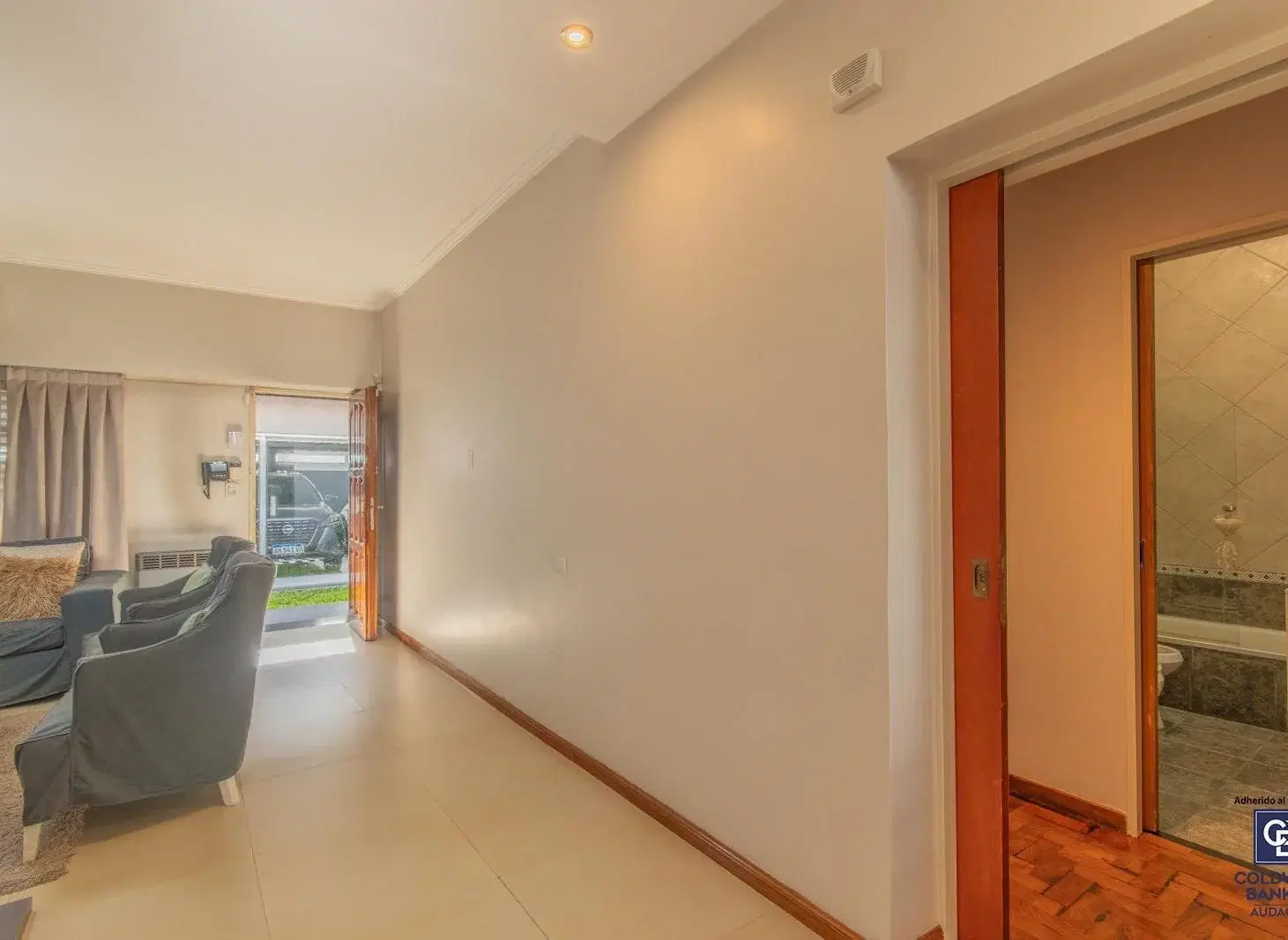 Venta de Casa de 4 ambientes con cochera La Tablada 3