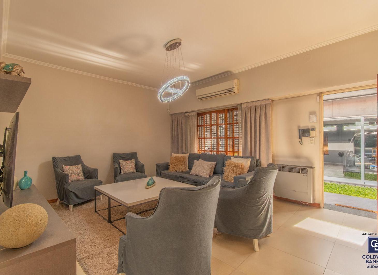 Venta de Casa de 4 ambientes con cochera La Tablada